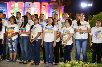 Daniel y Rosario conmemoran el 40 Aniversario del Tránsito a la Inmortalidad del Comandante Carlos Fonseca