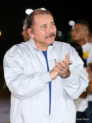 Daniel y Rosario conmemoran el 40 Aniversario del Tránsito a la Inmortalidad del Comandante Carlos Fonseca