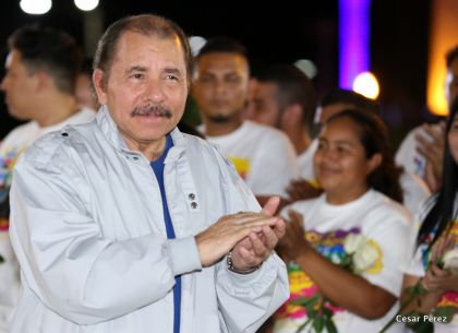 Daniel y Rosario conmemoran el 40 Aniversario del Tránsito a la Inmortalidad del Comandante Carlos Fonseca