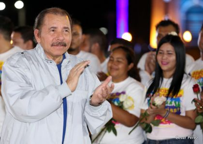 Daniel y Rosario conmemoran el 40 Aniversario del Tránsito a la Inmortalidad del Comandante Carlos Fonseca