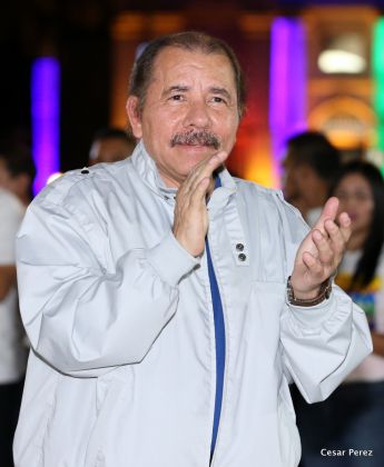 Daniel y Rosario conmemoran el 40 Aniversario del Tránsito a la Inmortalidad del Comandante Carlos Fonseca