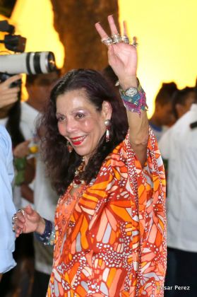 Daniel y Rosario conmemoran el 40 Aniversario del Tránsito a la Inmortalidad del Comandante Carlos Fonseca