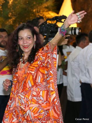 Daniel y Rosario conmemoran el 40 Aniversario del Tránsito a la Inmortalidad del Comandante Carlos Fonseca