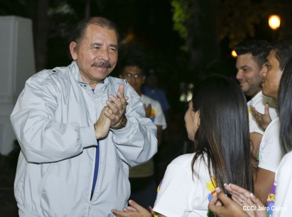 Daniel y Rosario conmemoran el 40 Aniversario del Tránsito a la Inmortalidad del Comandante Carlos Fonseca
