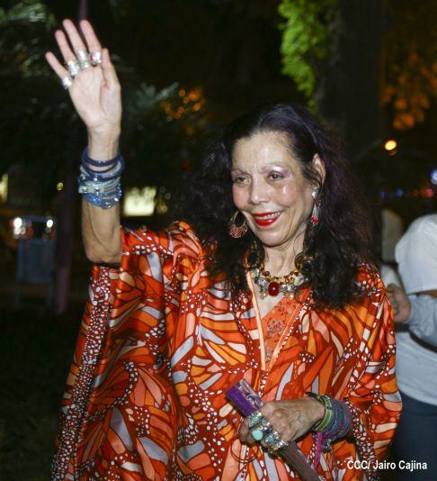 Daniel y Rosario conmemoran el 40 Aniversario del Tránsito a la Inmortalidad del Comandante Carlos Fonseca