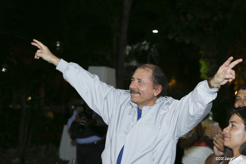 Daniel y Rosario conmemoran el 40 Aniversario del Tránsito a la Inmortalidad del Comandante Carlos Fonseca