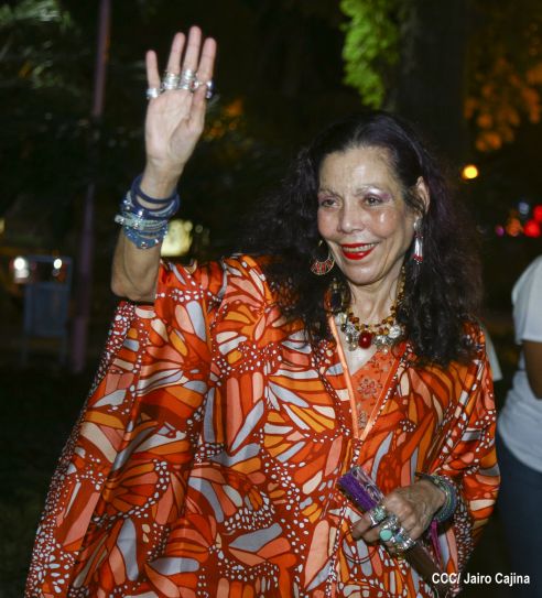 Daniel y Rosario conmemoran el 40 Aniversario del Tránsito a la Inmortalidad del Comandante Carlos Fonseca