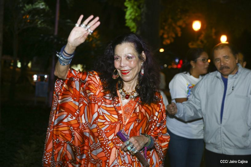 Daniel y Rosario conmemoran el 40 Aniversario del Tránsito a la Inmortalidad del Comandante Carlos Fonseca