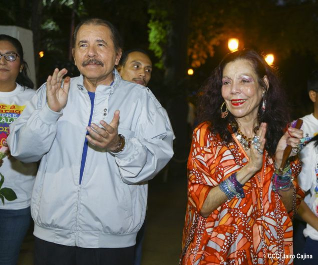 Daniel y Rosario conmemoran el 40 Aniversario del Tránsito a la Inmortalidad del Comandante Carlos Fonseca