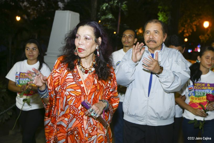 Daniel y Rosario conmemoran el 40 Aniversario del Tránsito a la Inmortalidad del Comandante Carlos Fonseca