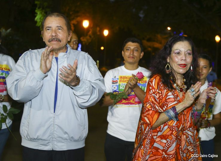 Daniel y Rosario conmemoran el 40 Aniversario del Tránsito a la Inmortalidad del Comandante Carlos Fonseca