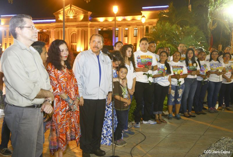 Daniel y Rosario conmemoran el 40 Aniversario del Tránsito a la Inmortalidad del Comandante Carlos Fonseca