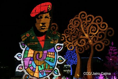 Altares a la Purísima en la Avenida de Bolívar a Chávez