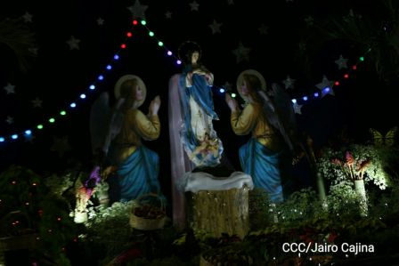 Altares a la Purísima en la Avenida de Bolívar a Chávez