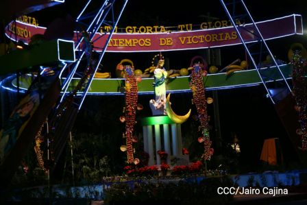 Altares a la Purísima en la Avenida de Bolívar a Chávez
