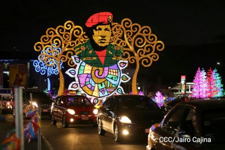 Altares a la Purísima en la Avenida de Bolívar a Chávez