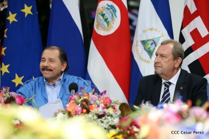 Daniel y Rosario reciben cartas credenciales de los Embajadores de la Unión Europea, Federación de Rusia y Costa Rica