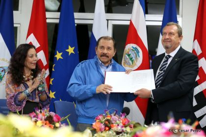 Daniel y Rosario reciben cartas credenciales de los Embajadores de la Unión Europea, Federación de Rusia y Costa Rica