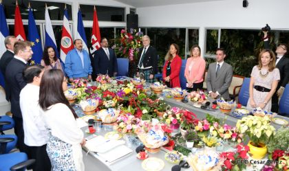 Daniel y Rosario reciben cartas credenciales de los Embajadores de la Unión Europea, Federación de Rusia y Costa Rica
