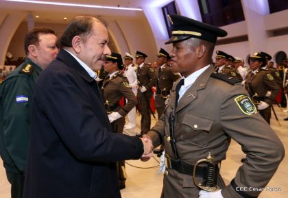 Daniel y Rosario presiden acto de graduación de cadetes del Ejército de Nicaragua