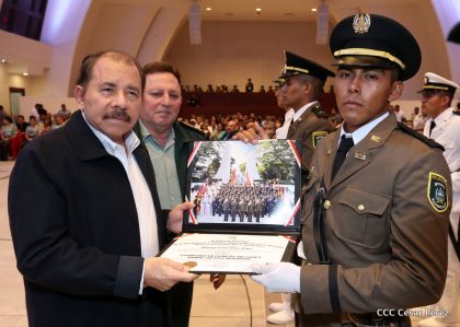 Daniel y Rosario presiden acto de graduación de cadetes del Ejército de Nicaragua