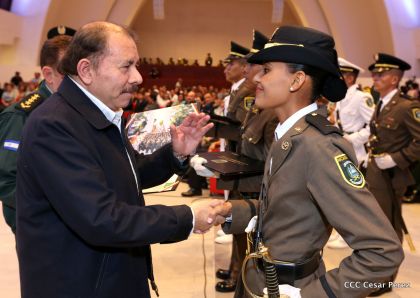 Daniel y Rosario presiden acto de graduación de cadetes del Ejército de Nicaragua