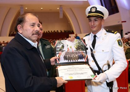 Daniel y Rosario presiden acto de graduación de cadetes del Ejército de Nicaragua