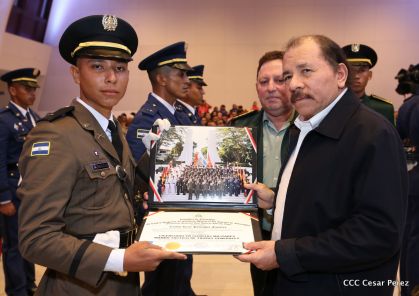 Daniel y Rosario presiden acto de graduación de cadetes del Ejército de Nicaragua