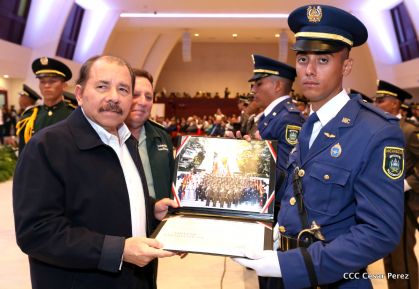 Daniel y Rosario presiden acto de graduación de cadetes del Ejército de Nicaragua