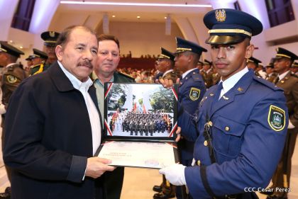 Daniel y Rosario presiden acto de graduación de cadetes del Ejército de Nicaragua