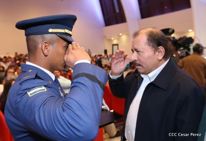 Daniel y Rosario presiden acto de graduación de cadetes del Ejército de Nicaragua