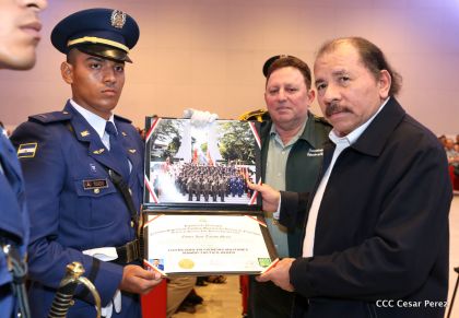 Daniel y Rosario presiden acto de graduación de cadetes del Ejército de Nicaragua