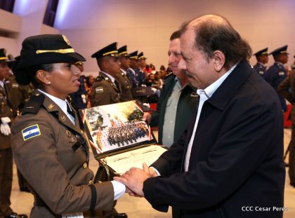 Daniel y Rosario presiden acto de graduación de cadetes del Ejército de Nicaragua
