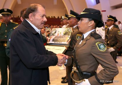 Daniel y Rosario presiden acto de graduación de cadetes del Ejército de Nicaragua