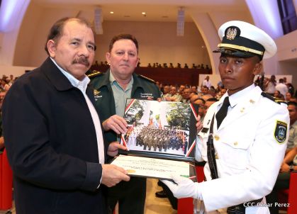 Daniel y Rosario presiden acto de graduación de cadetes del Ejército de Nicaragua
