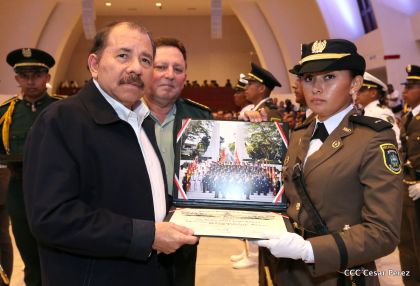 Daniel y Rosario presiden acto de graduación de cadetes del Ejército de Nicaragua