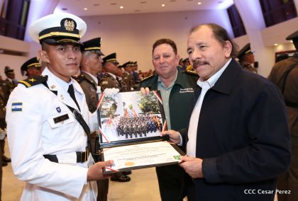 Daniel y Rosario presiden acto de graduación de cadetes del Ejército de Nicaragua