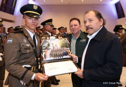 Daniel y Rosario presiden acto de graduación de cadetes del Ejército de Nicaragua