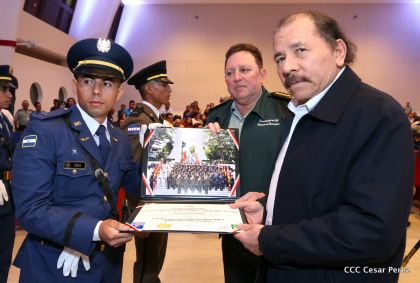 Daniel y Rosario presiden acto de graduación de cadetes del Ejército de Nicaragua