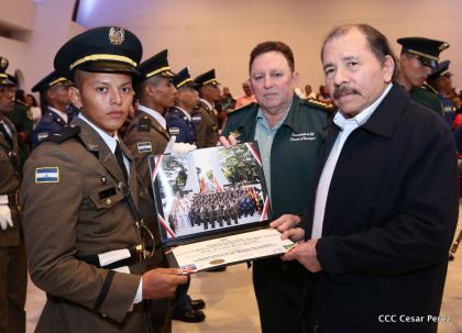 Daniel y Rosario presiden acto de graduación de cadetes del Ejército de Nicaragua