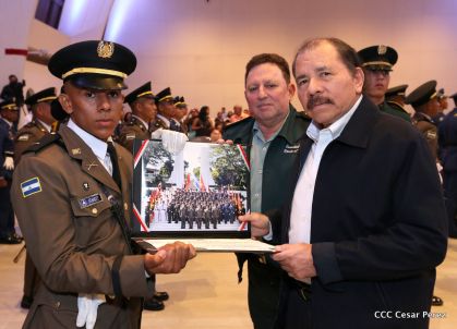 Daniel y Rosario presiden acto de graduación de cadetes del Ejército de Nicaragua