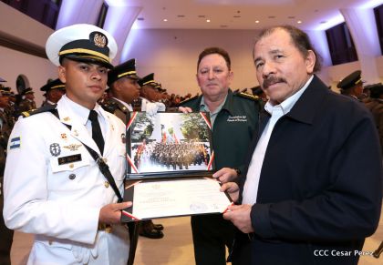 Daniel y Rosario presiden acto de graduación de cadetes del Ejército de Nicaragua