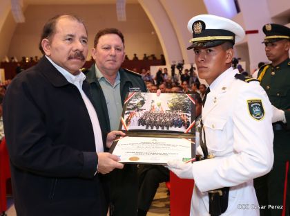 Daniel y Rosario presiden acto de graduación de cadetes del Ejército de Nicaragua