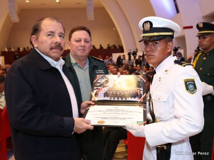 Daniel y Rosario presiden acto de graduación de cadetes del Ejército de Nicaragua