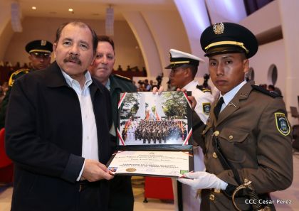 Daniel y Rosario presiden acto de graduación de cadetes del Ejército de Nicaragua