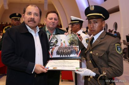 Daniel y Rosario presiden acto de graduación de cadetes del Ejército de Nicaragua