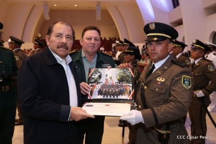 Daniel y Rosario presiden acto de graduación de cadetes del Ejército de Nicaragua