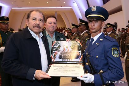 Daniel y Rosario presiden acto de graduación de cadetes del Ejército de Nicaragua