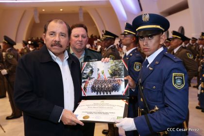 Daniel y Rosario presiden acto de graduación de cadetes del Ejército de Nicaragua