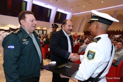 Daniel y Rosario presiden acto de graduación de cadetes del Ejército de Nicaragua